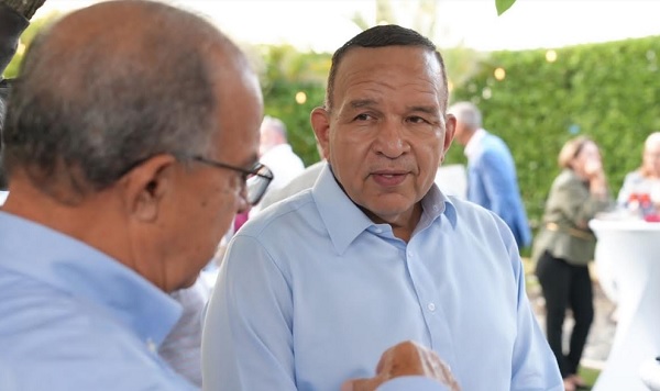 Minister Endy Croes A Atende Recepcion Di Despedida Di Sr. Erwin Arkenbout2