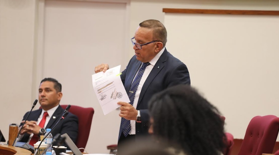 Minister Endy Croes A Contesta Preguntanan Den E Tratamento Di E Najaarsnota 2022 Den Parlamento Di Aruba