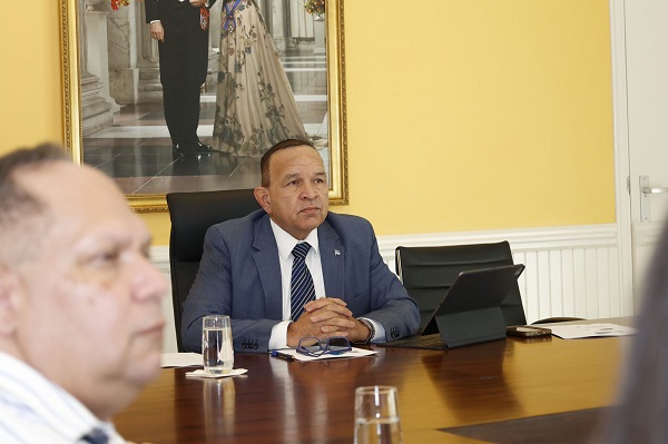 A Reuni Y Ricibi Un Presentacion Di Plataforma Di Ensenansa Y Labor Pel.