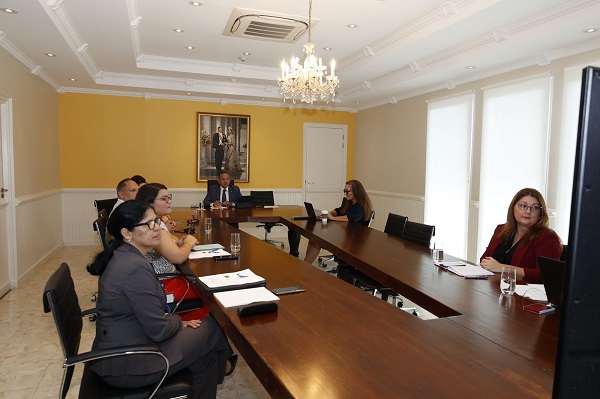 A Reuni Y Ricibi Un Presentacion Di Plataforma Di Ensenansa Y Labor Pel