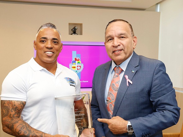 A Ricibi Y Reconoce Atleta Egmond Molina Cu A Kibra Record Mundial