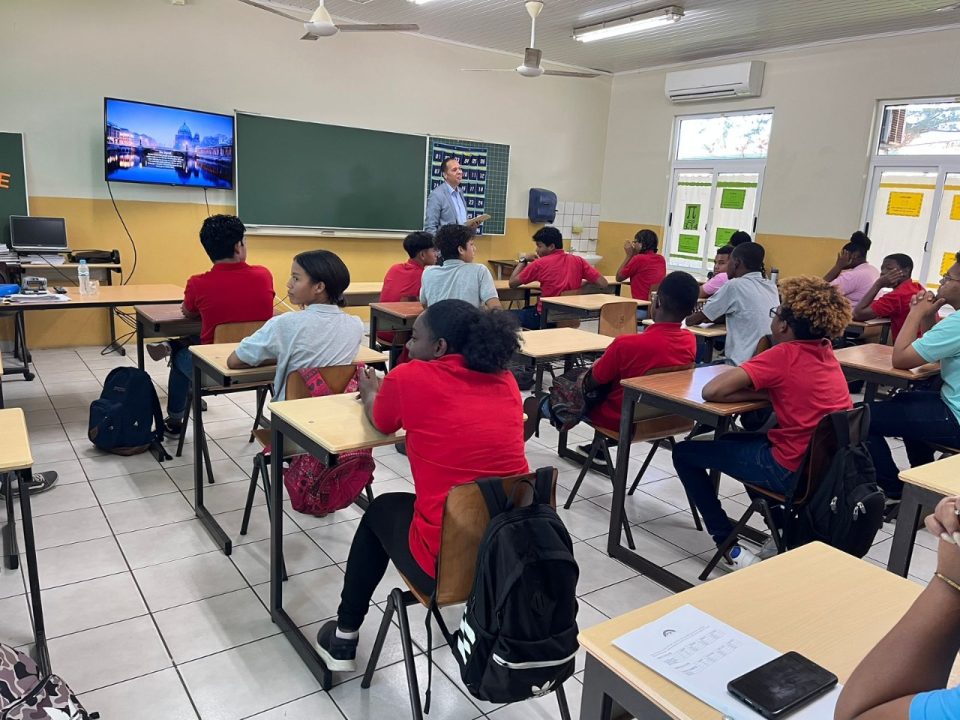 John Wesley College Cu Tremendo Carousel 3