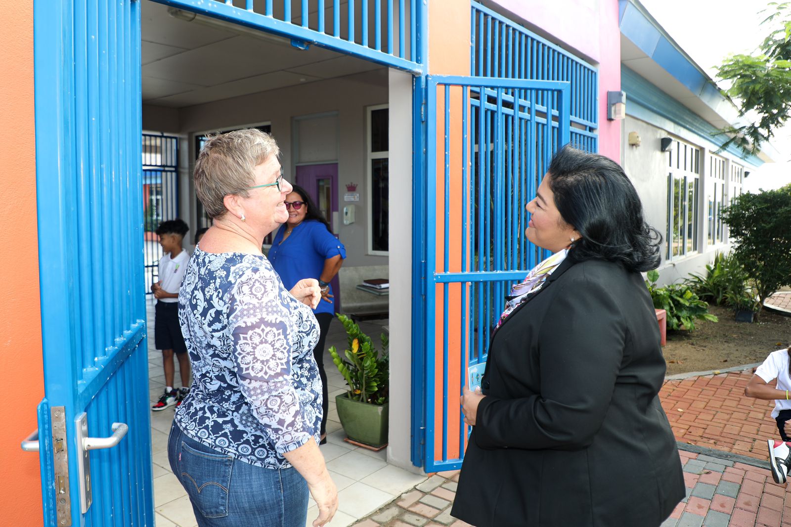 Minister Di Cultura Xiomara Maduro A Entrega Buki 'Academia Di Piet' Na Scol Basico Princes Amalia 165 Entrega Buki Academia Di Piet Na Princes Amalia 09