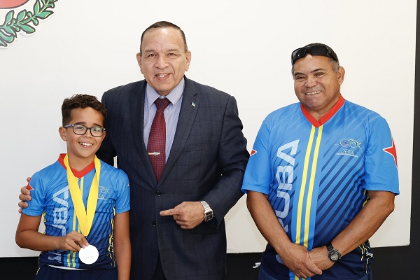 Minister Endy Croes A Duna Reconocemento Na Tri Atletnan...7