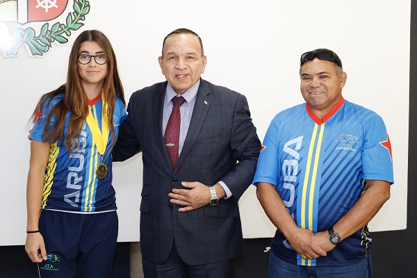 Minister Endy Croes A Duna Reconocemento Na Tri Atletnan..6