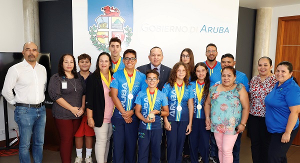 Minister Endy Croes A Duna Reconocemento Na Tri Atletnan