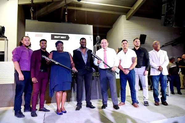 Minister Endy Croes A Hiba Palabra Na Drafting Night Di E Prome Proline Winter Baseball League