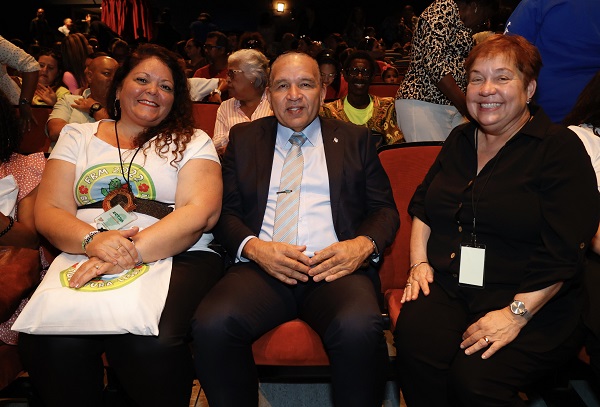 Minister Endy Croes Presente Na E Gran Apertura Di Festival Di Buki Pa Mucha.....