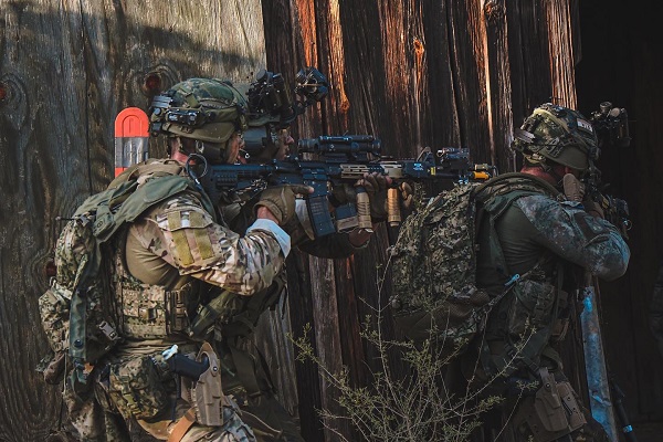 Treinen Militar Na Diferente Sitio Na Boneiru
