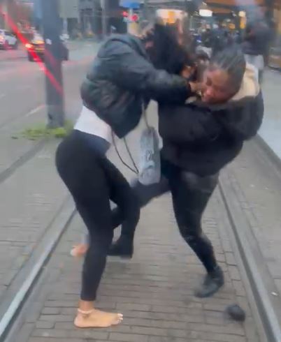 Na Hulanda Dos Hende Muhe Di Corsou Ta Bringa Pa Homber 162 Na Hulanda Dos Hende Muhe Di Corsou Ta Bringa Pa Homber ..