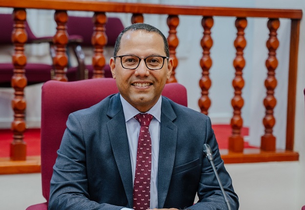 Parlamentario Ricky Hoek 1