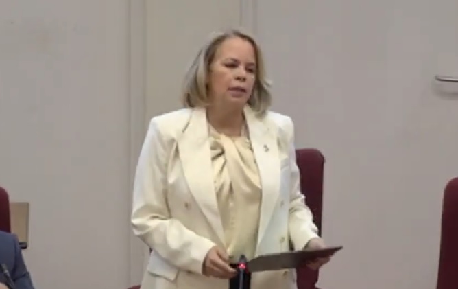 Prome Minister Evelyn Wever Croes Ta Splica Abiertamente Con Tur Cos A Cuminsa Na Arubahuis