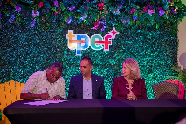 A Firma Un Mou Pa E Proyecto Di Embeyecimento Di E Eagle Beach Strip 161 A Firma Un Mou Pa E Proyecto Di Embeyecimento Di E Eagle Beach Strip...4