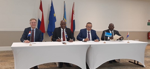 Minister Endy Croes: Conferencia Na Curaçao Cu E 4 Ministernan Di Enseñansa Di Reino Hulandes 160 Conferencia Na Curacao Cu E 4 Ministernan Di Ensenansa Di Reino Hulandes....