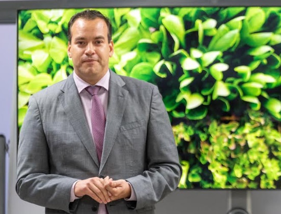Minister Geoffrey Wever 3