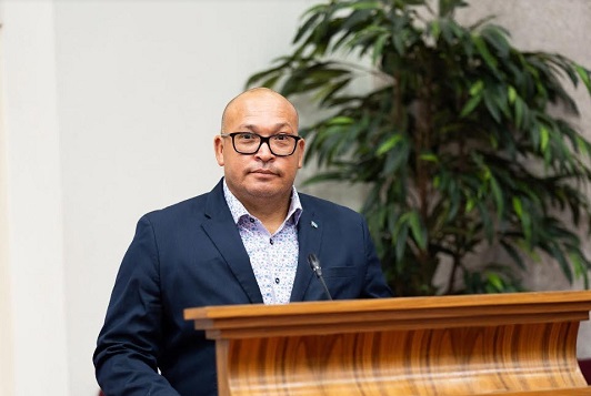 Parlamentario Edgar Vrolijk Parlamentario Mansur Ta Chantahia Tur Hende Den Parlamento...