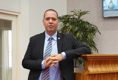 Parlamentario Marco Berlis 6