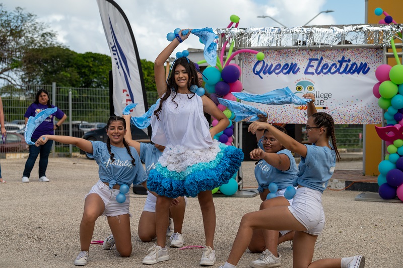 Aruba Bank Ta Promove Cultura Durante Festividad Di Carnaval Na Ceque College..3