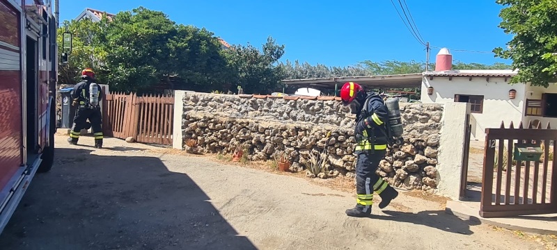 Brandweer A Atende Cu Candela Den Cushina Di Dos Persona Di Edad 160 Brandweer A Atende Cu Candela Den Cushina Di Dos Persona Di Edad..1