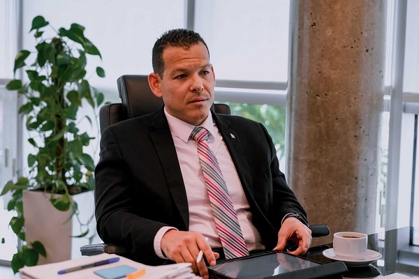 Lo Tin Camara Riba Ruta Di Carnaval Di San Nicolas Y Playa