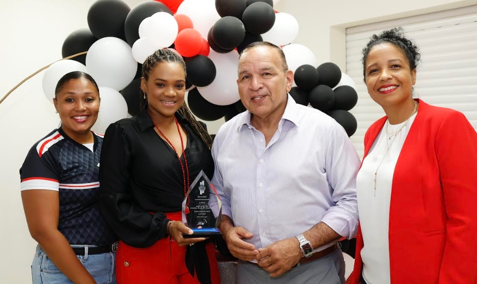 Minister Endy Croes Ta Felicita Asv River Plate Cu Nan 70 Aniversario 163 Minister Endy Croes Ta Felicita Asv River Plate Cu Nan 70 Aniversario....2