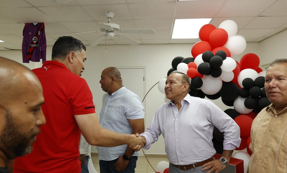 Minister Endy Croes Ta Felicita Asv River Plate Cu Nan 70 Aniversario 161 Minister Endy Croes Ta Felicita Asv River Plate Cu Nan 70 Aniversario....4