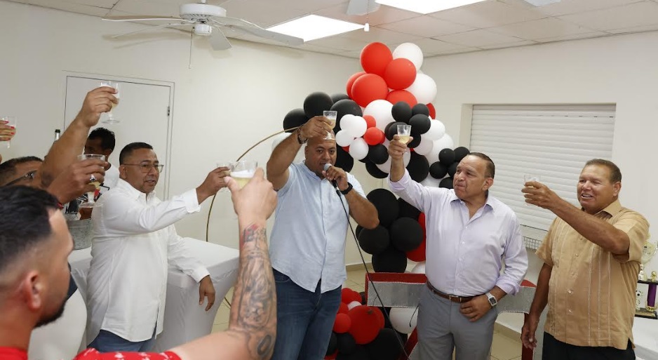 Minister Endy Croes Ta Felicita Asv River Plate Cu Nan 70 Aniversario 160 Minister Endy Croes Ta Felicita Asv River Plate Cu Nan 70 Aniversario....5
