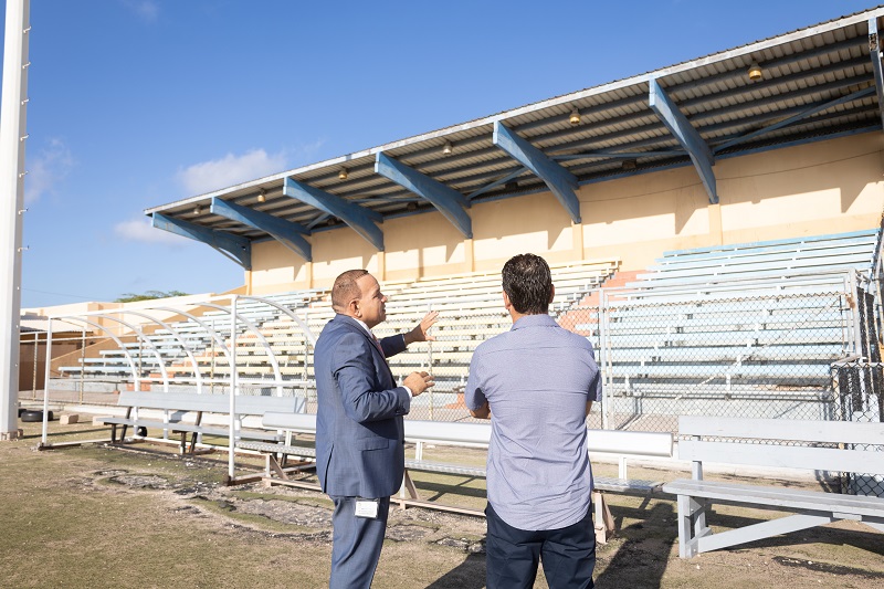 Minister Endy Croes A Elabora Riba Renobacion Di Compleho Deportivo Guillermo Prospero Trinidad..