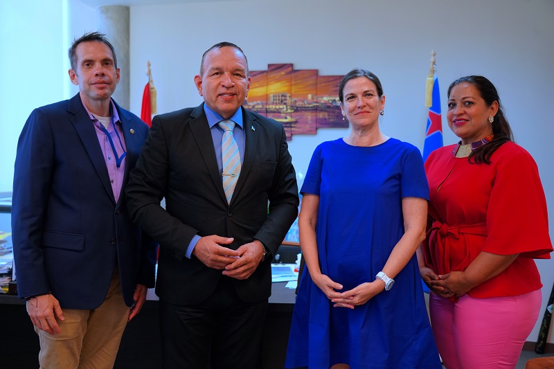 Minister Endy Croes A Reuni Cu Directora Di Oficina Regional Di Unesco Sra. Anna Poalini