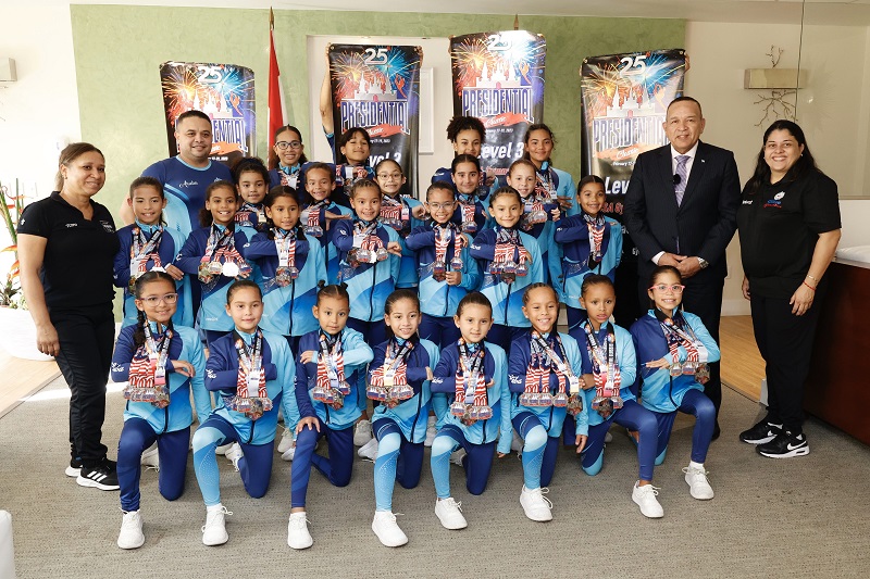 Minister Endy Croes A Ricibi Atletanan Di Gihae Gymnastics Cu A Conkista 152 Medaya Na Orlando Florida......