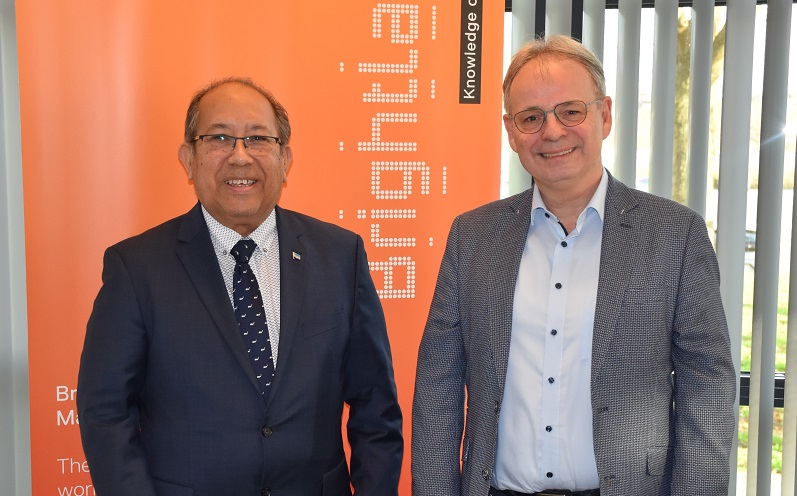 Minister Thijsen A Haya Presentacion Interesante Di Brightlands Maastricht Health Campus....