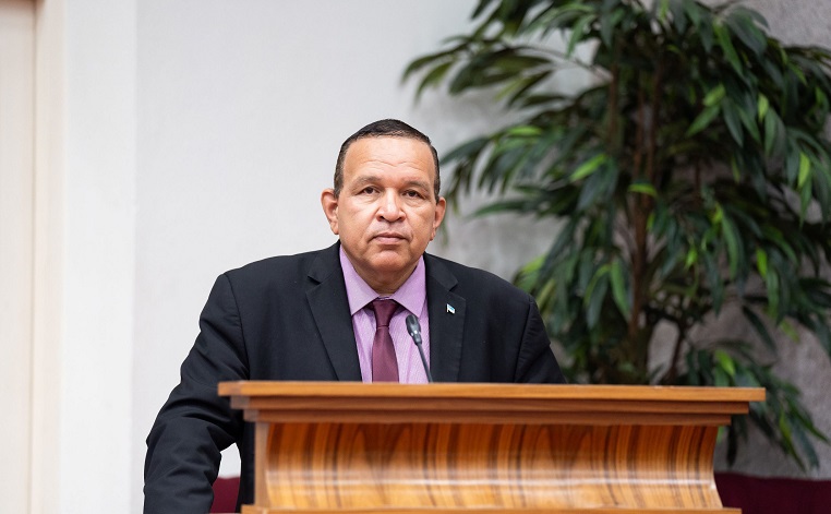 Minister Di Ensenansa Y Deporte Endy Croes A Bishita St. Aloysius School Na Noord