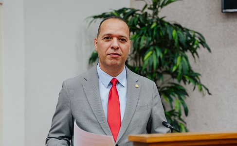 Parlamentario Marco Berlis 6