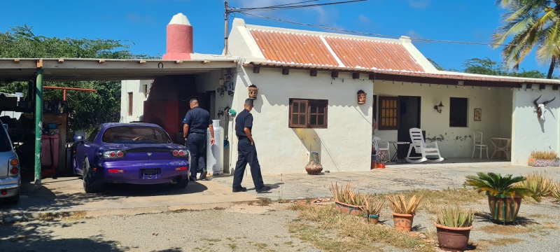 Brandweer A Atende Cu Candela Den Cushina Di Dos Persona Di Edad 164 Resizer 16770067100967