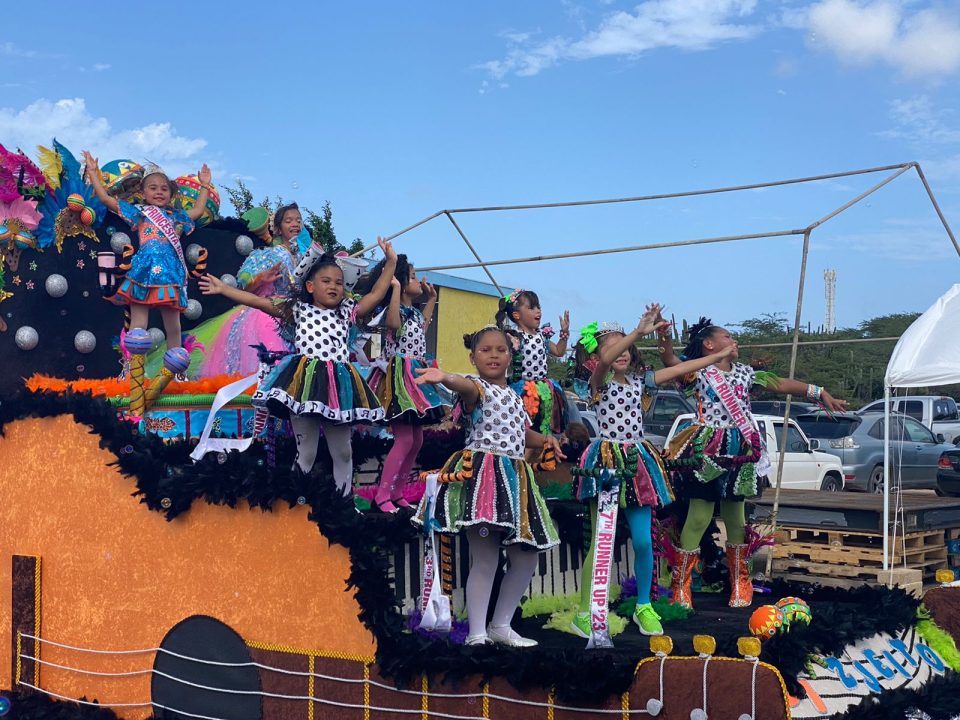 Carnaval Di Mucha Playa