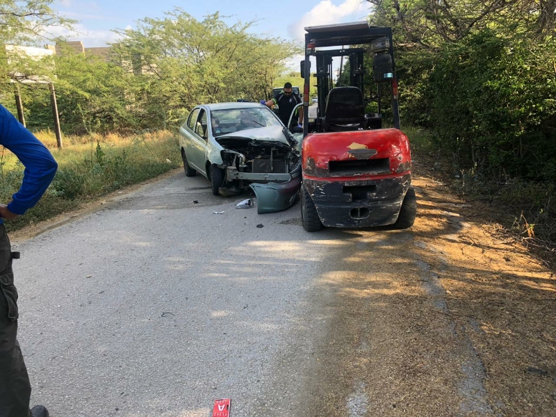 Accidente Entre Forklifter Y Un Toyota Yaris 161 Accidente Entre Forklifter Y Un Toyota Yaris...2
