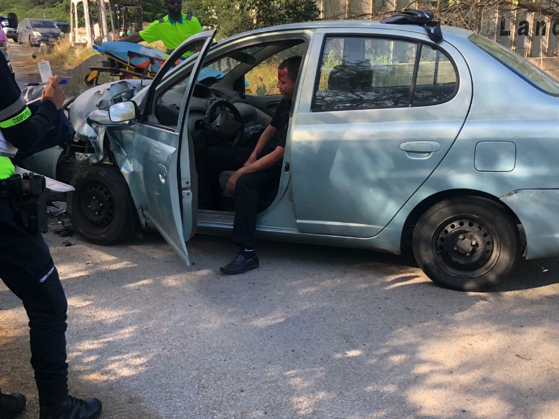 Accidente Entre Forklifter Y Un Toyota Yaris 164 Accidente Entre Forklifter Y Un Toyota Yaris
