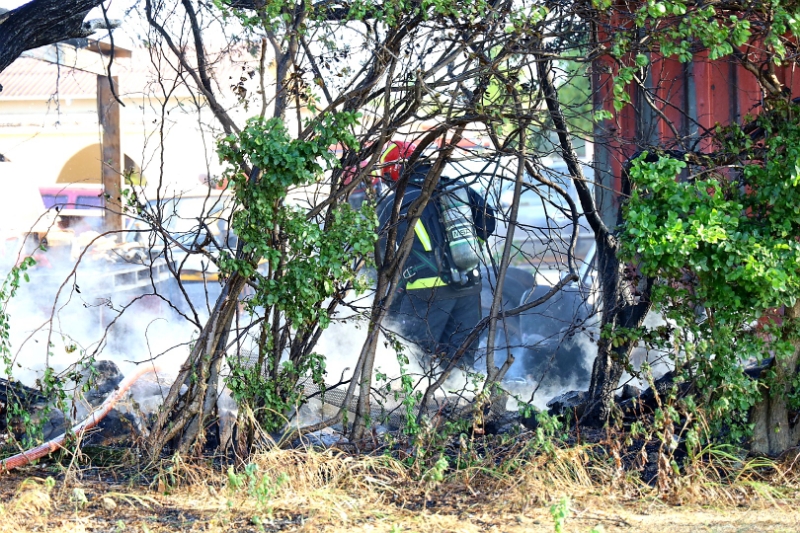 Brandweer Aruba Cu Man Yen Diamars Atardi; Berghok A Kima Na Piedra Plat 164 Brandweer Aruba Cu Man Yen Diamars Atardi Berghok A Kima Na Piedra Plat..4