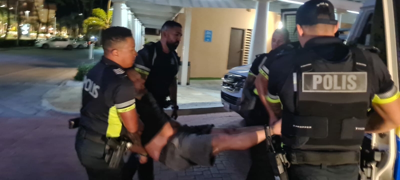 Den Menos Di 3 Dia Polis Ta Haya Nan Confronta Cu Diferente Turista Bao Influencia Di Alcohol Severo 160 Den Menos Di 3 Dia Polis Ta Haya Nan Confronta Cu Diferente Turista Bao Influencia Di Alcohol Severo..5