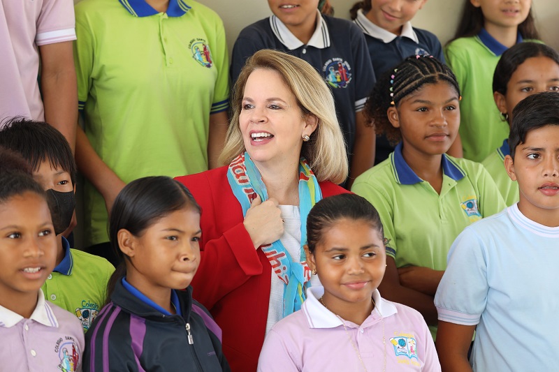 Premier Evelyn Wever Croes.. 1