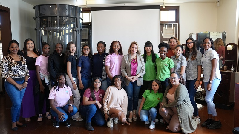 Prome Minister Evelyn Wever Croes 1