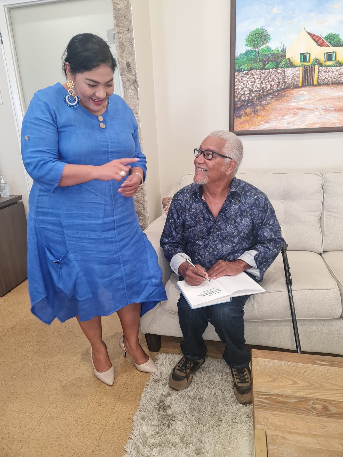 Minister Maduro Ta Gradici Sr. Adi Martis Pa Su Aporte Valioso Pa Documenta E Historia Di Nos Pais Den Su Buki 'Historia Di Aruba Te Cu 1816, Di Isla Ruman Pa Imperium In Imperio' 160 Buki Adi Martis 02