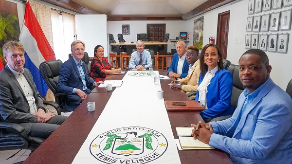 Minister Dijkgraaf Meeting With Island Council.01