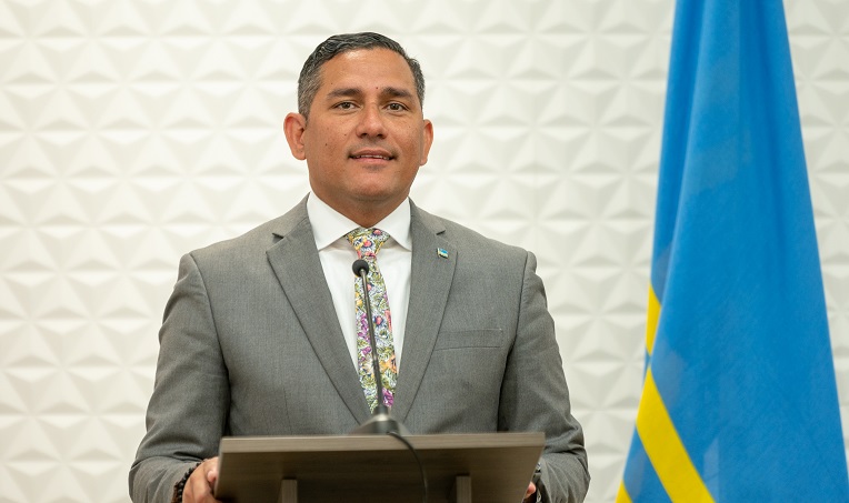 Minister Ursell Arend.04