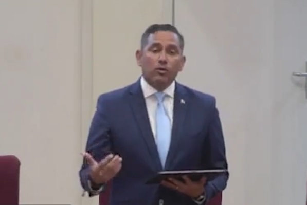 Minister Ursell Arends02