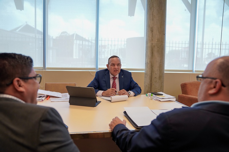 Minister Endy Croes: Pronto Pueblo Lo Mira Un Gran Desaroyo Den E Infrastructura Di Futbol Di Aruba 160 Pronto Pueblo Lo Mira Un Gran Desaroyo Den E Infrastructura Di Futbol Di Aruba