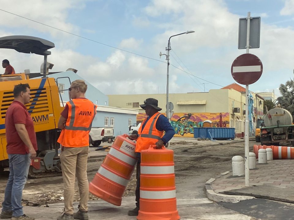 Trabaonan Den Oranjestad Lo Dura Aproximadamente 50 Dia