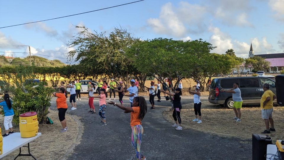 Un Bon Ambiente Familiar Henter Dia Di Rey.2