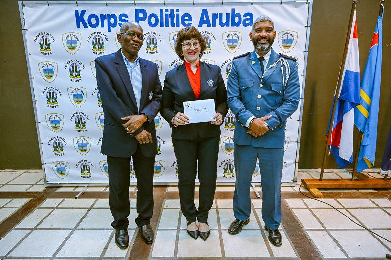 Un Total Di 170Ana Sirbiendo Pais Aruba 2