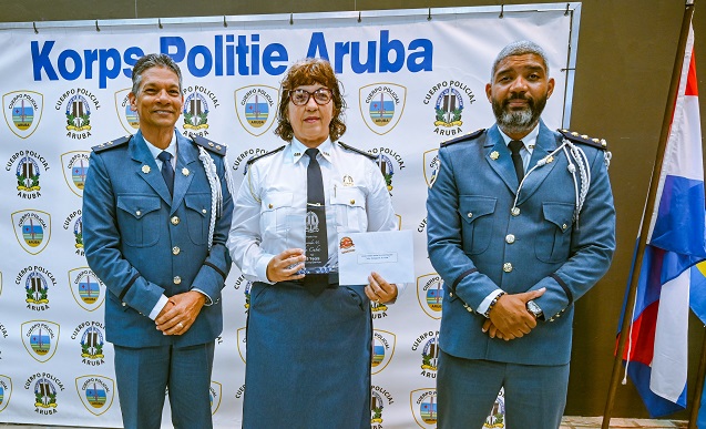 Un Total Di 170Ana Sirbiendo Pais Aruba.3